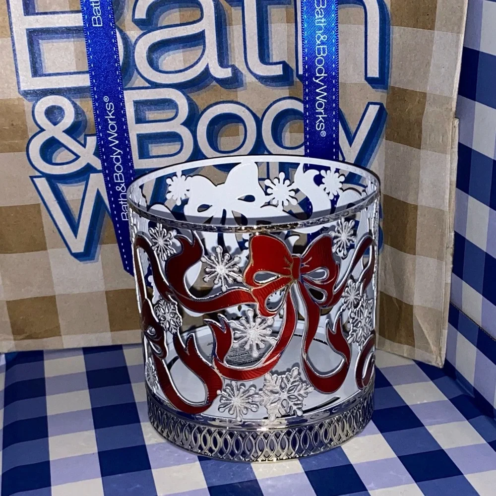 BATH AND BODY WORKS RED BOWS & SNOWFLAKES 3-WICK CANDLE HOLDER
